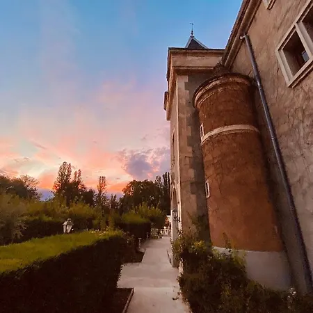 Chateau De Fontager Serves-sur-Rhone