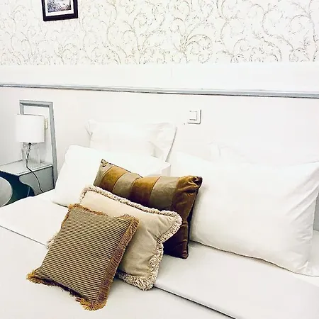 Château De Fontager Hotel 3*