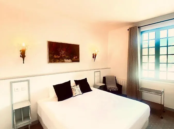 Chateau De Fontager Hotel