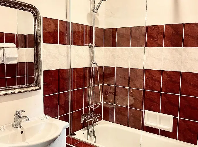 Chateau De Fontager 3*