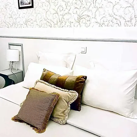 Chateau De Fontager Hotell 3*